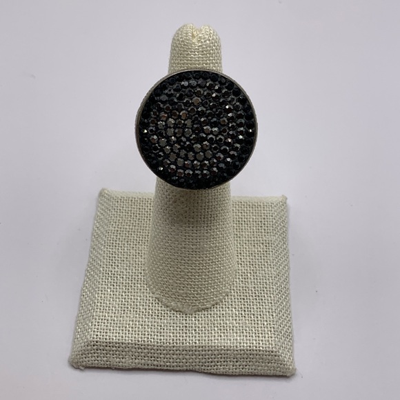 Vintage Brutalist Textured Brass Ring with Black Pave Crystal Stones Size 5 - Picture 7 of 9